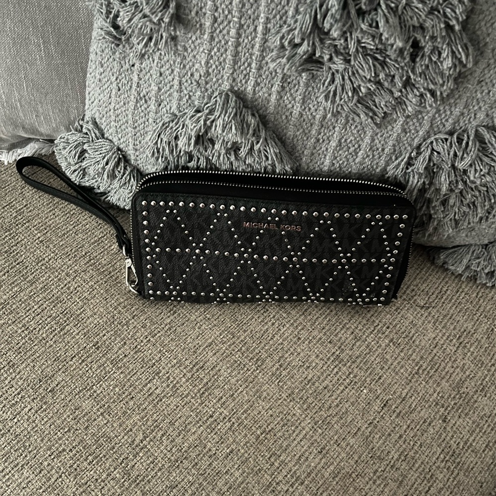 Michael Kors travel wrislet!! GENTLY USED!!!